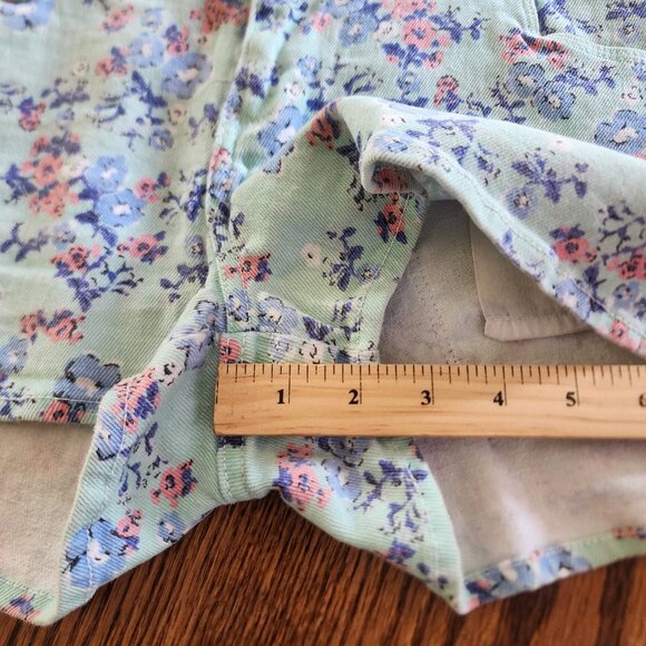 Levi's Green Blue Pink Floral Shorty Shorts Size 15 Low Rise y2k Style - Picture 8 of 8